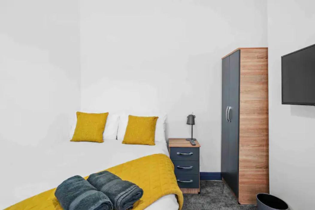 Modern Equipped 4 Bedroom House In Central Stoke-Free Parking Exterior photo