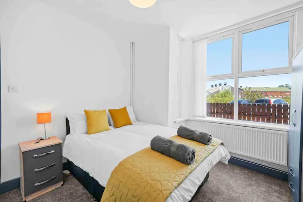 Modern Equipped 4 Bedroom House In Central Stoke-Free Parking Exterior photo